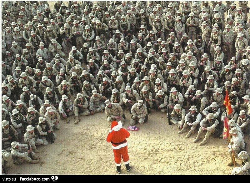 Babbo Natale in mezzo ai soldati