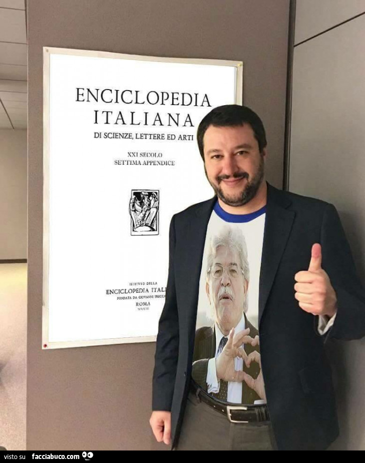 Salvini foto con maglietta di Razzie e poster Enciclopedia Italiana